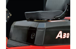 9.整體式發動(dòng)機機罩及配置安(an)全鎖扣-杭州叉車(chē)内燃叉車